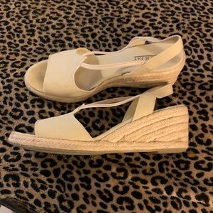 Leslie Fay Marseille Wedges Size 9.5
